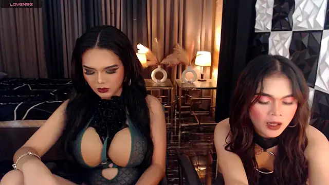 XJuicyCockTransX live sex cam