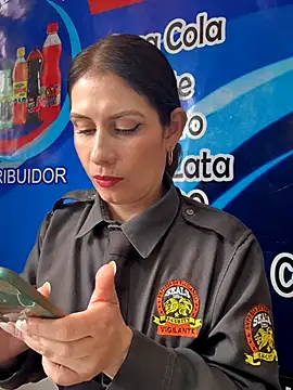 Alysson-- live sex cam