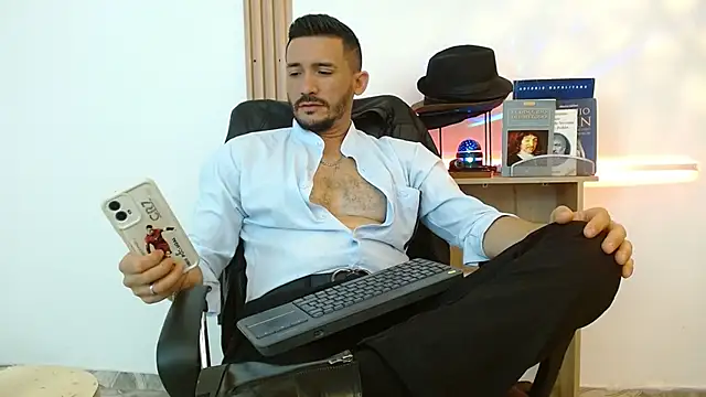 Reiko_85_ live sex cam