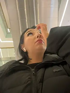 Tisha_Busty live sex cam