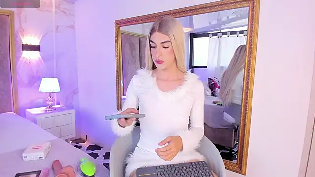 MaxiRogers live sex cam