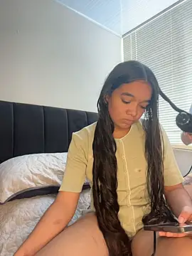 Poli_amor2025 live sex cam