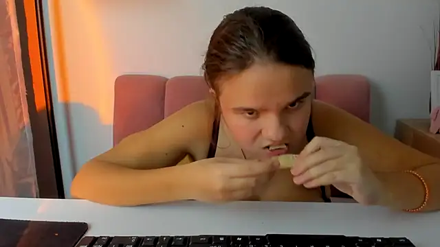 AdeleCruz live sex cam