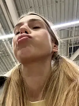 kira_mia live sex cam