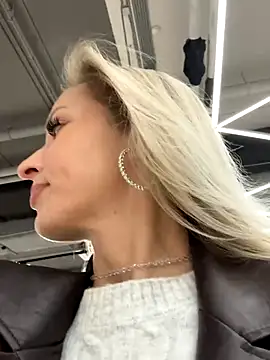 VikaBunny1 live sex cam