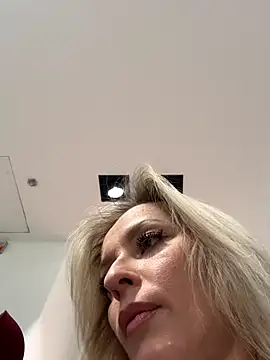 VikaBunny1 live sex cam