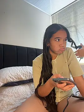 Poli_amor2025 live sex cam