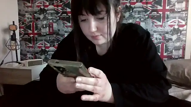 Lynylou live sex cam