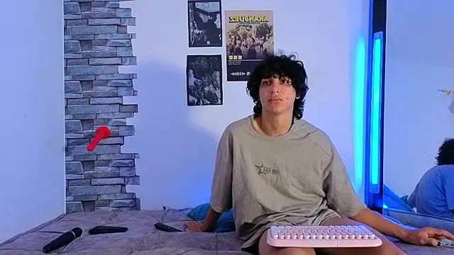 DavidAndClare live sex cam