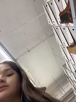 KittyQueeny live sex cam