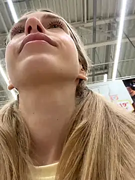 kira_mia live sex cam