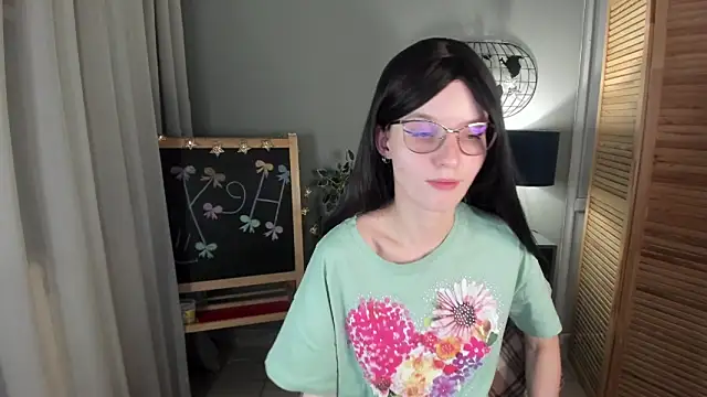 Madelaineses live sex cam