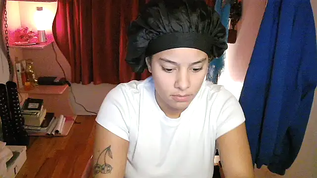 PrettyLittleProblem live sex cam