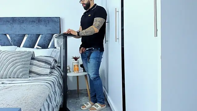 Zack_Froone live sex cam