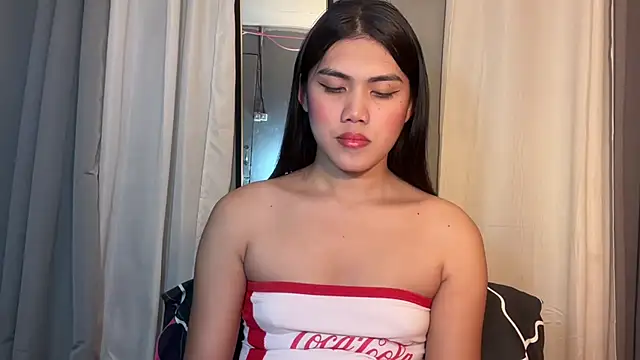 Delicate_Savannah live sex cam