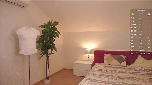 LeonaBelhumeur live sex cam