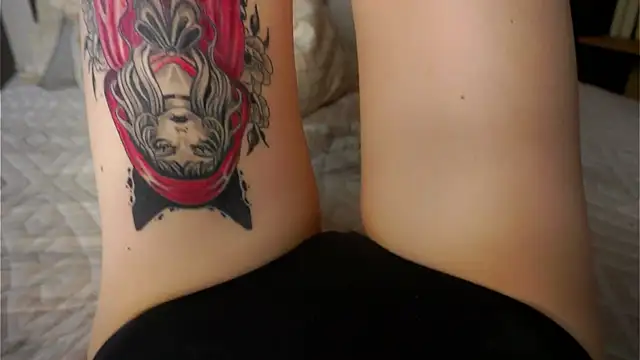 LynHillaire live sex cam