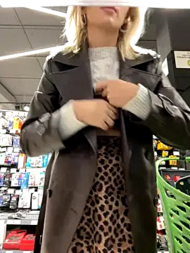 VikaBunny1 live sex cam