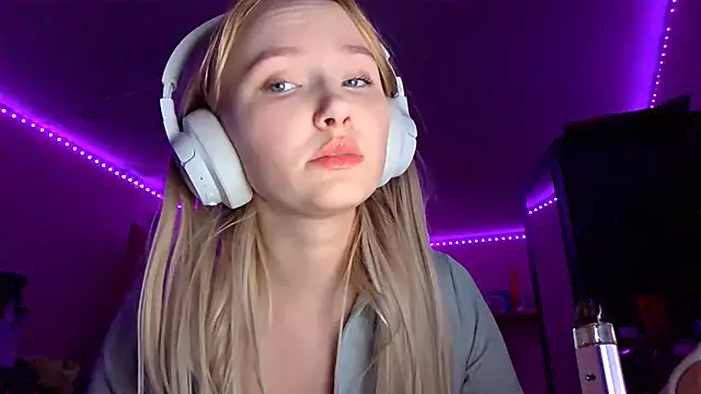 KarinRobertson live sex cam