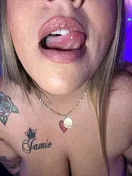 KikiBBW live sex cam