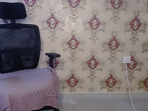 MiniBeast live sex cam