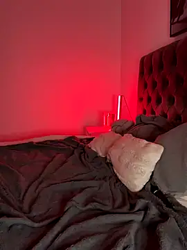 EllaMae live sex cam