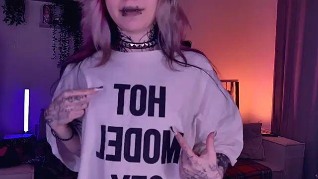 Lollyshy live sex cam