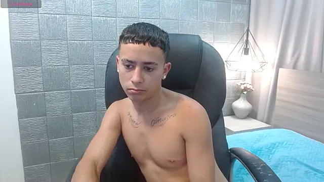 Xavii18 live sex cam