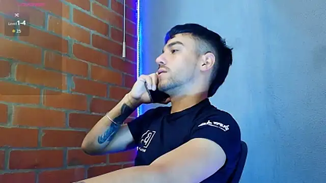 Leandro_valenzuela live sex cam