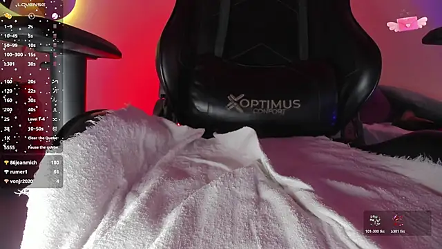 laura-hills18 live sex cam