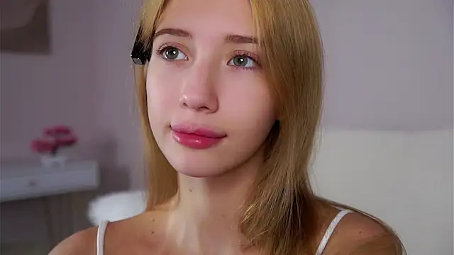 SunnivaCovil live sex cam