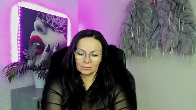 HelenLuxx live sex cam