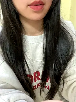 Uyennii02 live sex cam