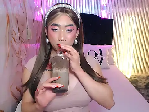 QueenMickaliciousz live sex cam