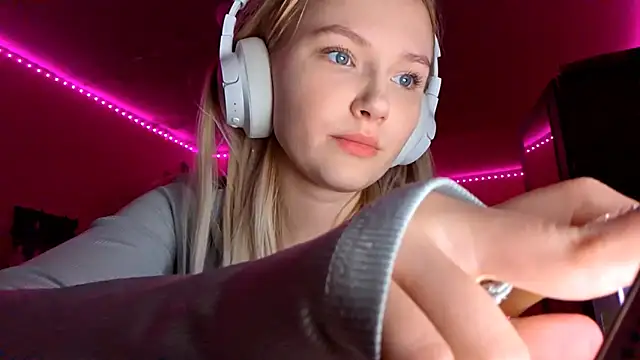 KarinRobertson live sex cam