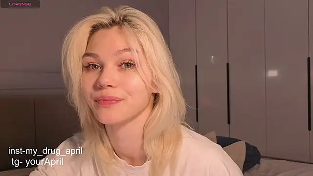 MyApril live sex cam