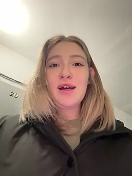 littlebitchesss live sex cam