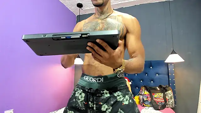 Salomon_koude live sex cam