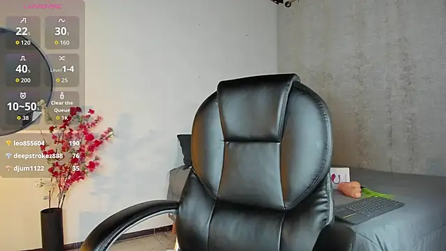 SaraMilf_69 live sex cam