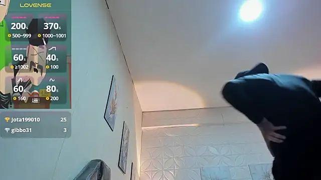 JUANDIAMONDS98 live sex cam