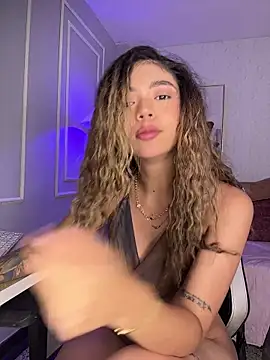 HoneyMollyX live sex cam