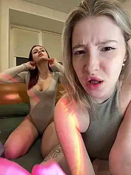 littlebitchesss live sex cam