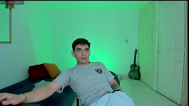 Ares_Johnson live sex cam