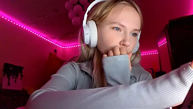 KarinRobertson live sex cam