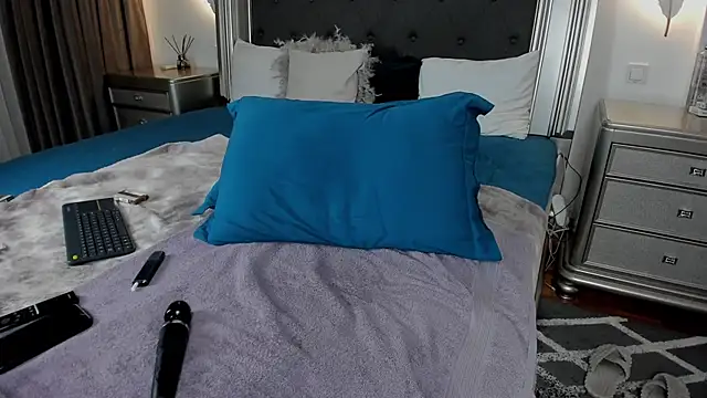 AmiraaLuxe live sex cam