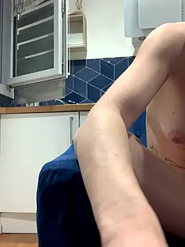 GoldenPussy1329 live sex cam