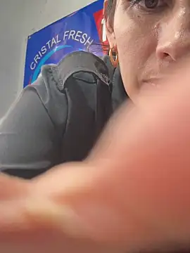 Alysson-- live sex cam