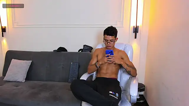 Paradise_boy_s live sex cam