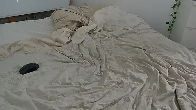 CeriseLapine live sex cam