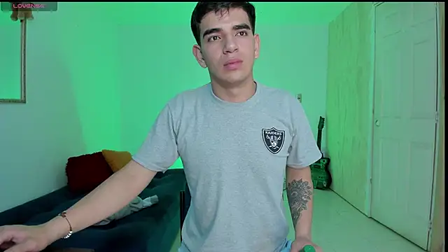 Ares_Johnson live sex cam